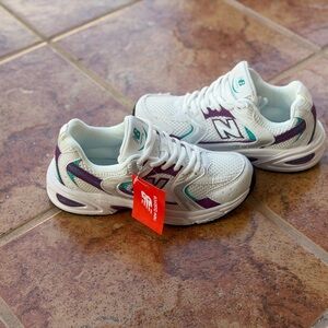 New Balance White and Purple Athletic Shoes Women 8.5 And Men 7